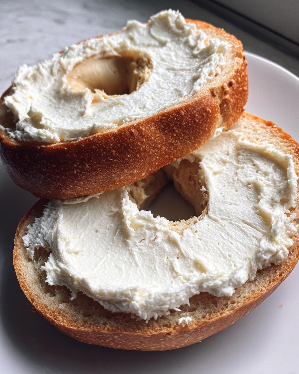 Bagel with cream cheese or hummus - detail 2