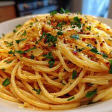 15-Minute Italian Pasta with Garlic Olive Oil Sauce Perfection