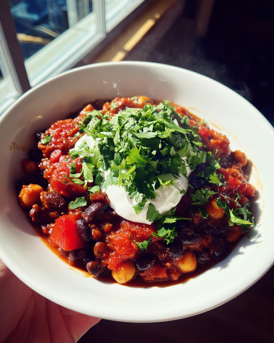 Slow Cooker Vegetarian Chili with Chickpeas - detail 2